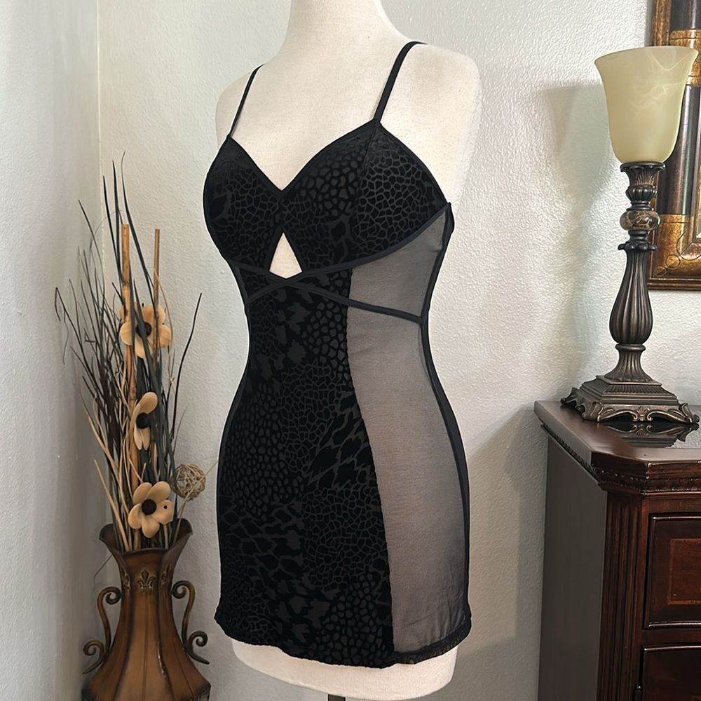 Cassandra Intimates Black Velvet And‎ Sheer Slip Size Small - Picture 2 of 11